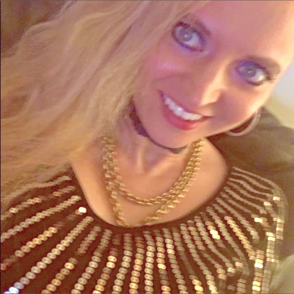 Low Cut black and gold sequin top (medium) ❤️ - Picture 4 of 6